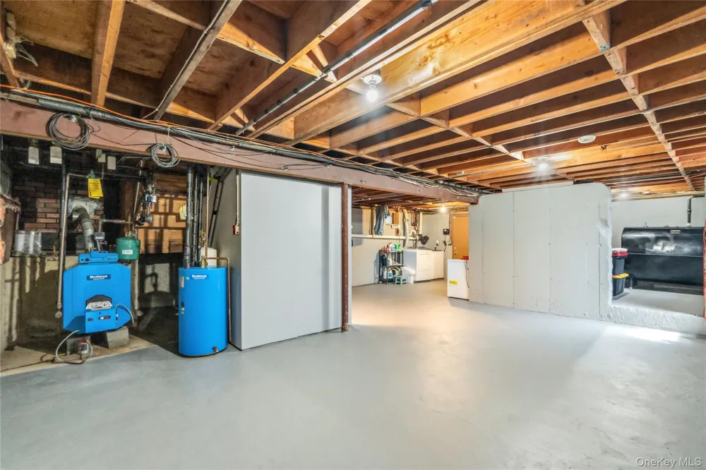 16 Westview Road Northport, NY 11768