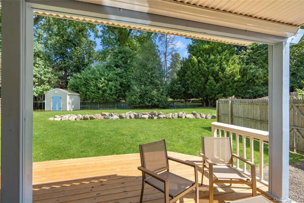16 Westview Road Northport, NY 11768