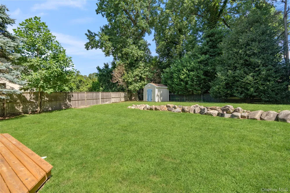 16 Westview Road Northport, NY 11768