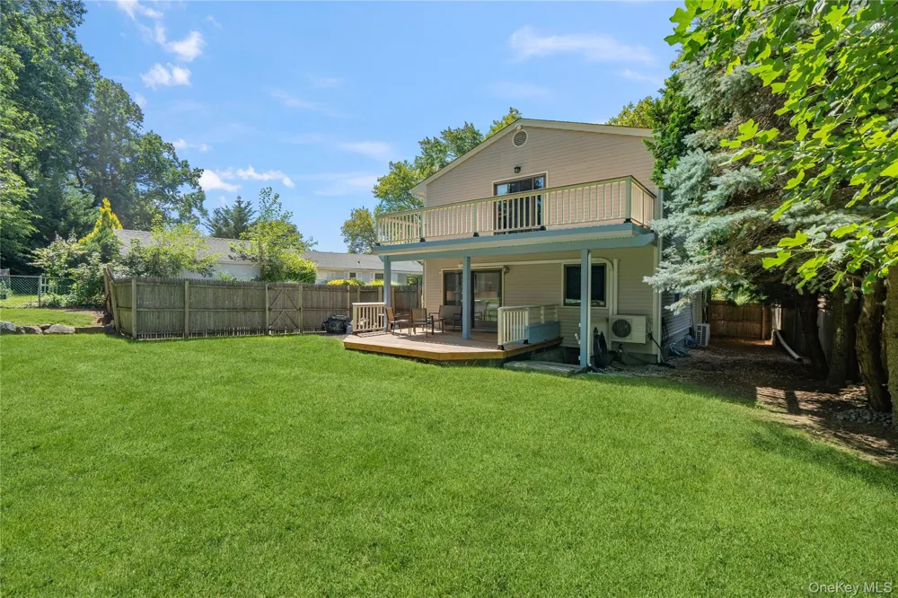 16 Westview Road Northport, NY 11768