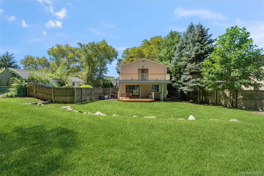 16 Westview Road Northport, NY 11768