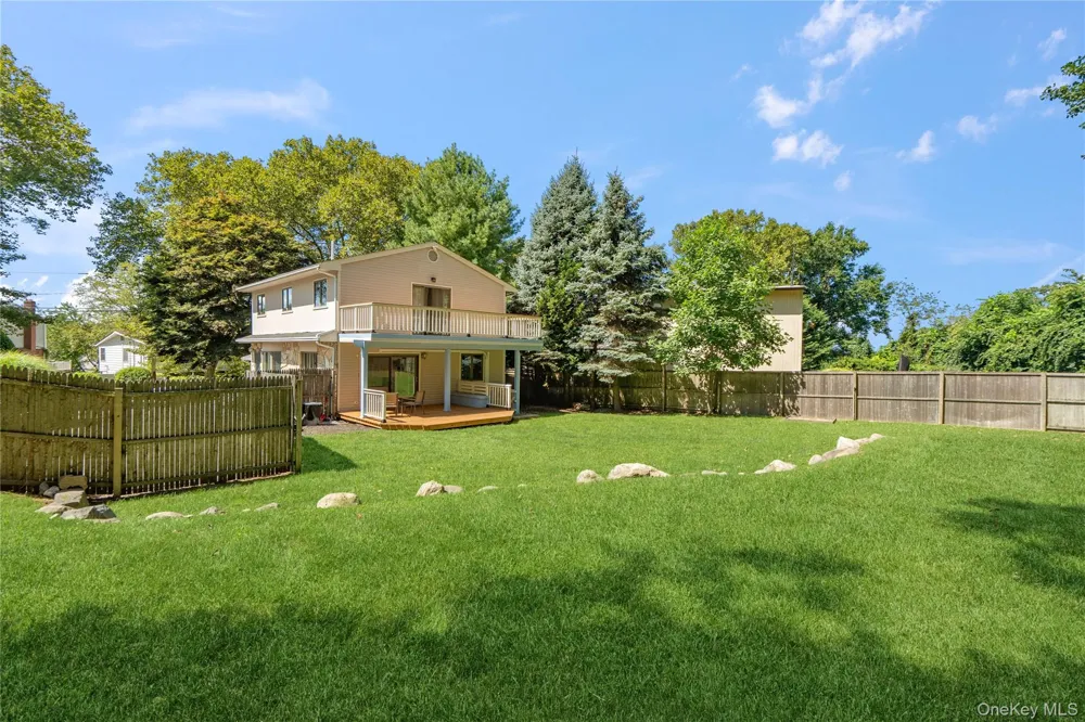 16 Westview Road Northport, NY 11768