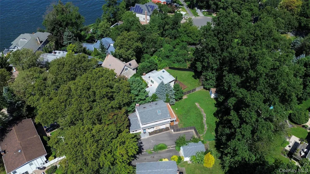 16 Westview Road Northport, NY 11768