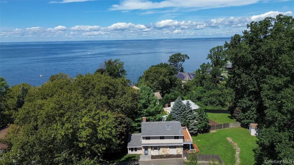 16 Westview Road Northport, NY 11768