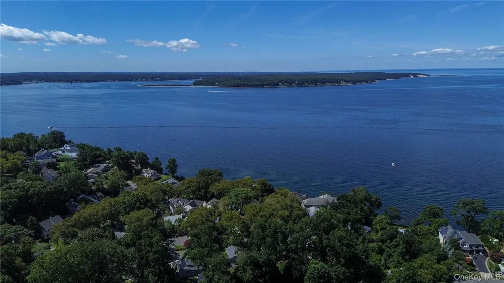 16 Westview Road Northport, NY 11768