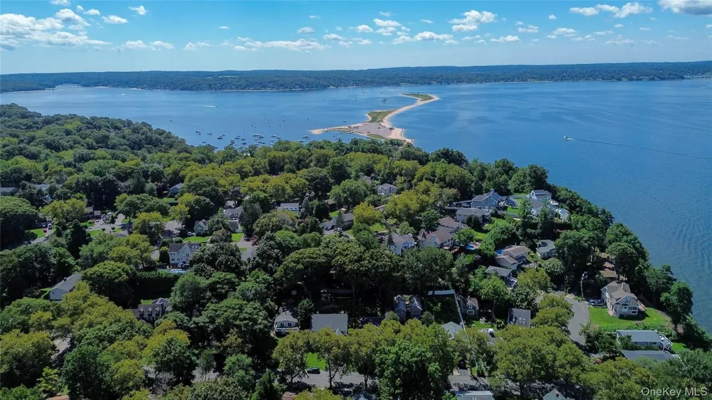 16 Westview Road Northport, NY 11768