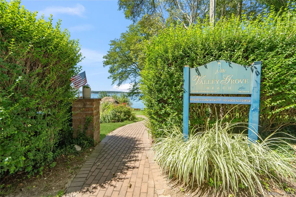 16 Westview Road Northport, NY 11768