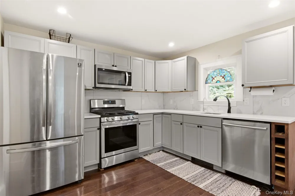69 Ridgeway Avenue East Setauket, NY 11733