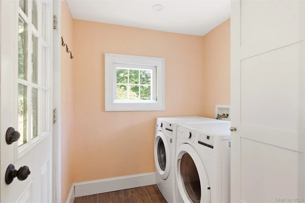 69 Ridgeway Avenue East Setauket, NY 11733