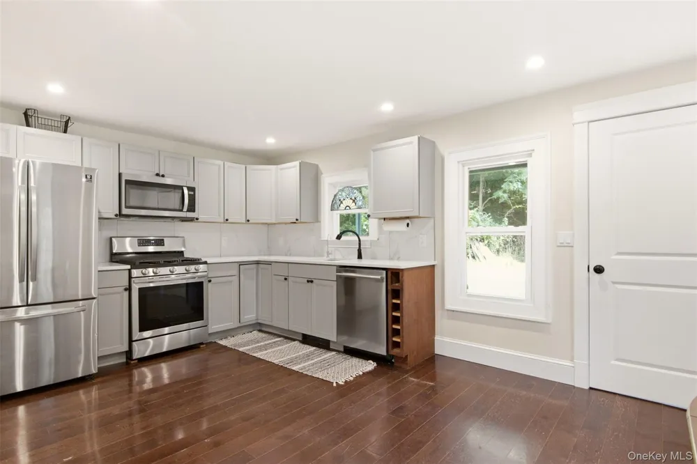 69 Ridgeway Avenue East Setauket, NY 11733