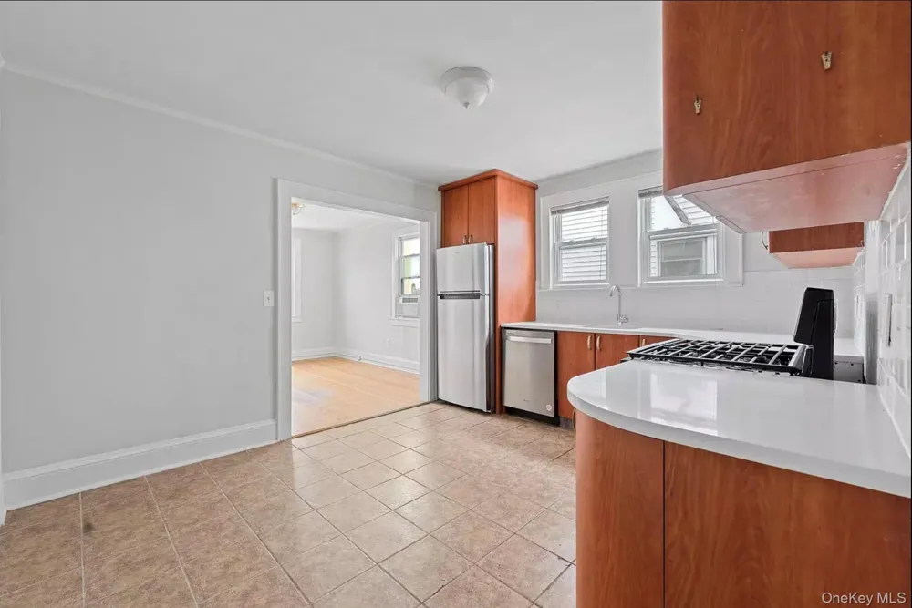243 Maple Avenue #1B Rockville Centre, NY 11570