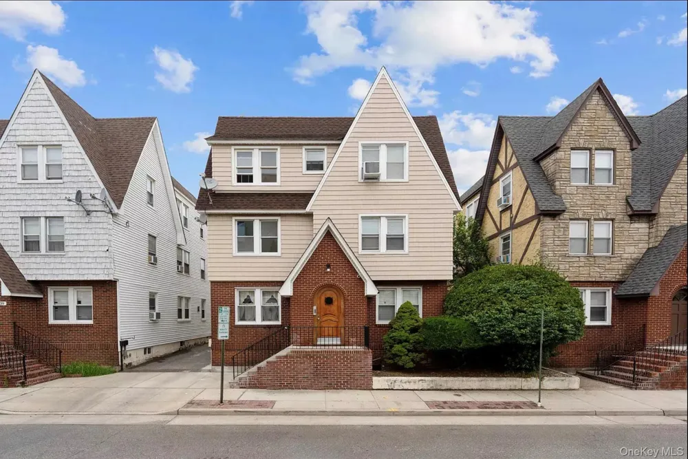 243 Maple Avenue #1B Rockville Centre, NY 11570