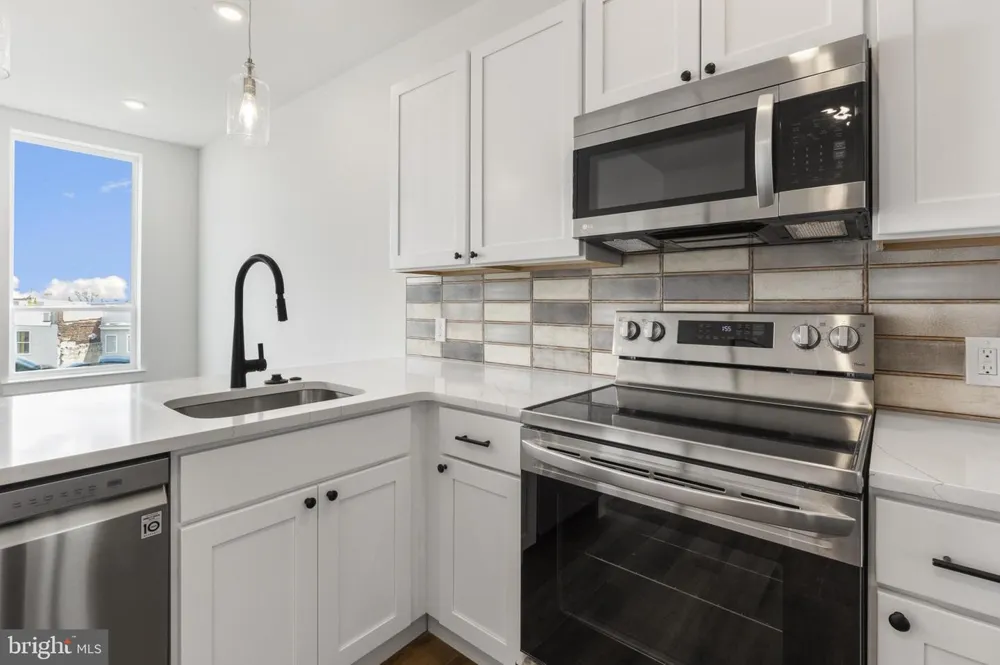 2214 FRONT STREET #202 Philadelphia, PA 19133