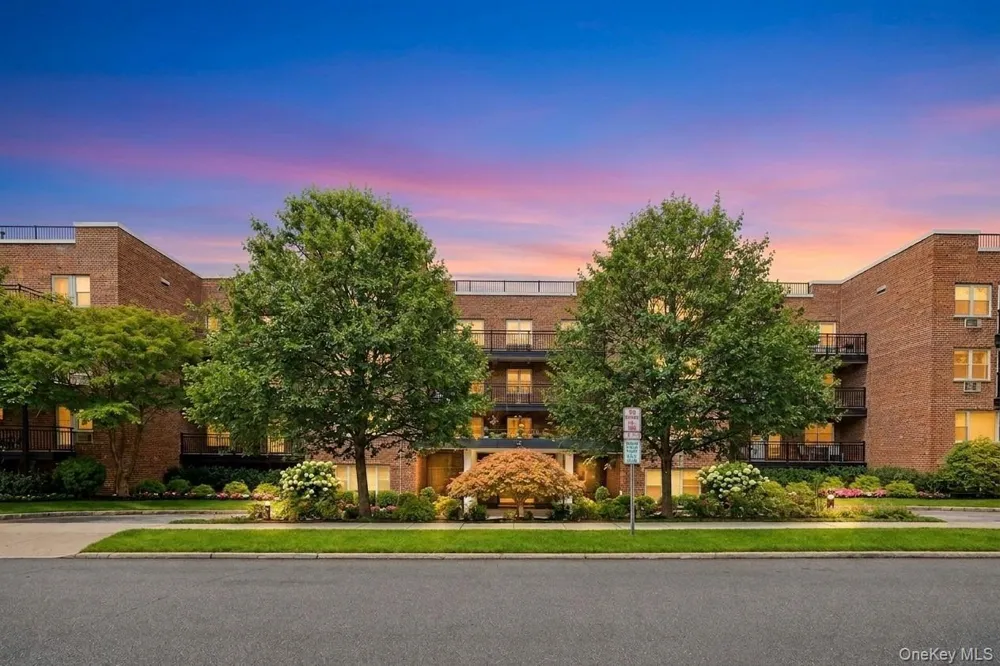 25 Chapel Place #2M Great Neck, NY 11021