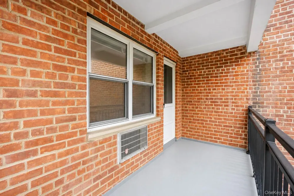 25 Chapel Place #2M Great Neck, NY 11021