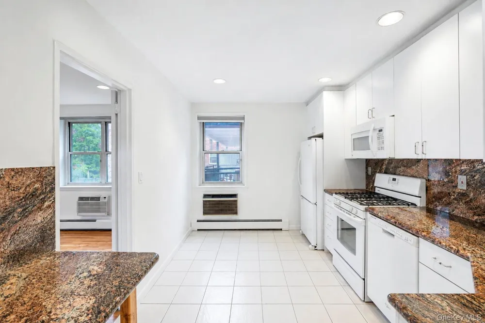 25 Chapel Place #2M Great Neck, NY 11021