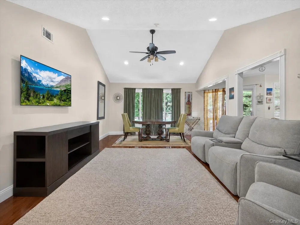 198 Eagle Ridge Way Nanuet, NY 10954