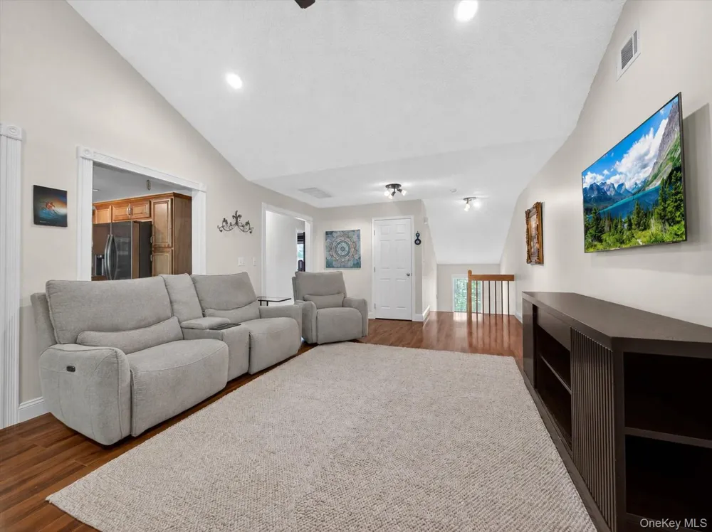 198 Eagle Ridge Way Nanuet, NY 10954