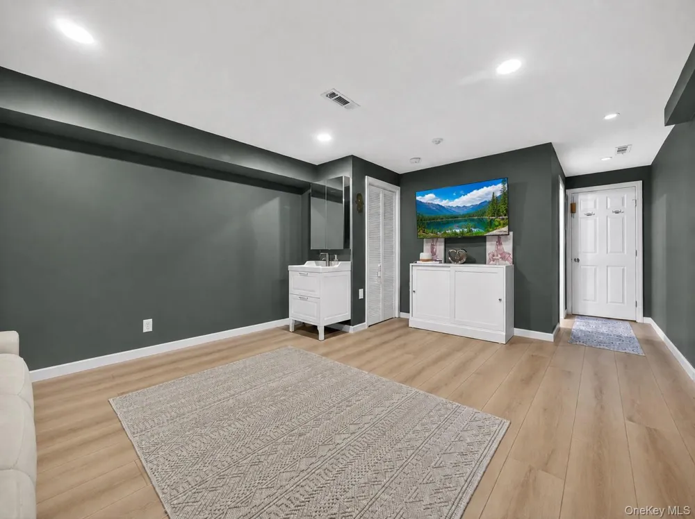 198 Eagle Ridge Way Nanuet, NY 10954
