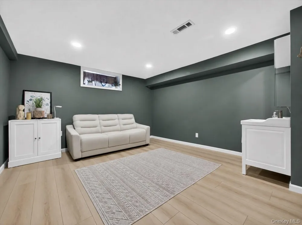 198 Eagle Ridge Way Nanuet, NY 10954