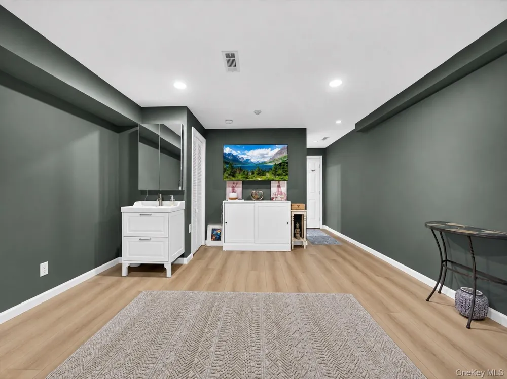 198 Eagle Ridge Way Nanuet, NY 10954