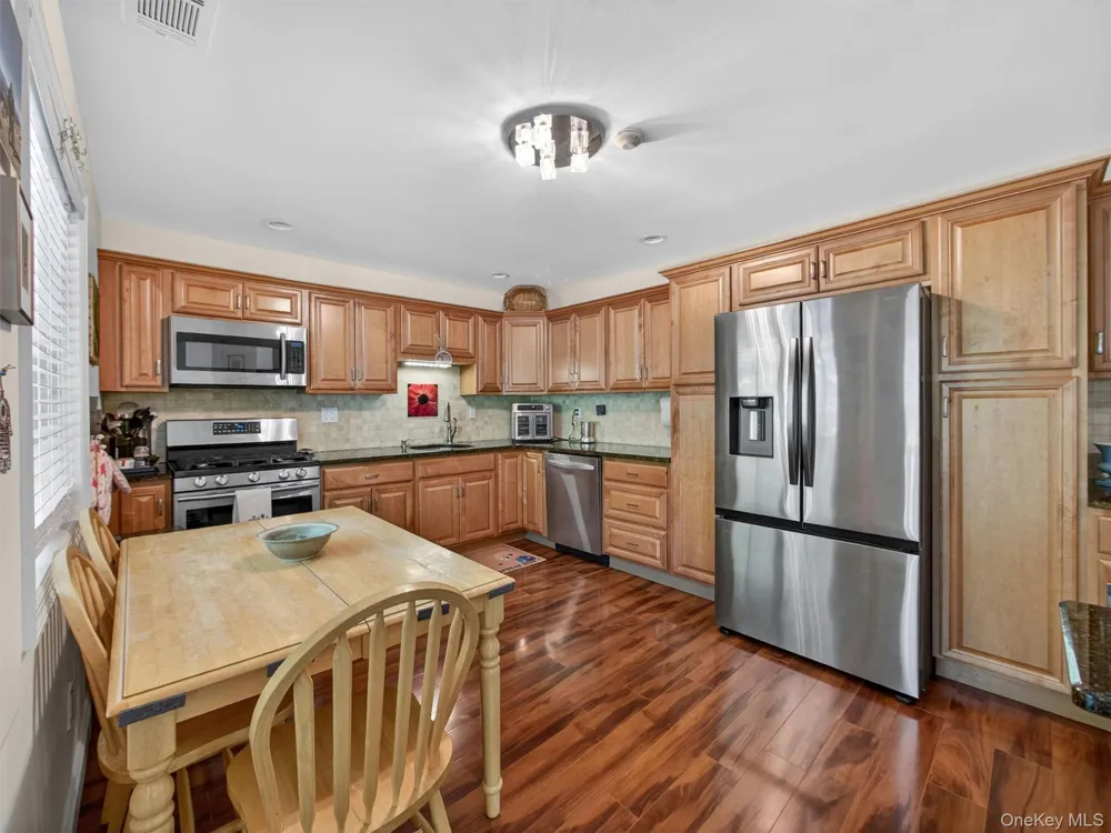 198 Eagle Ridge Way Nanuet, NY 10954