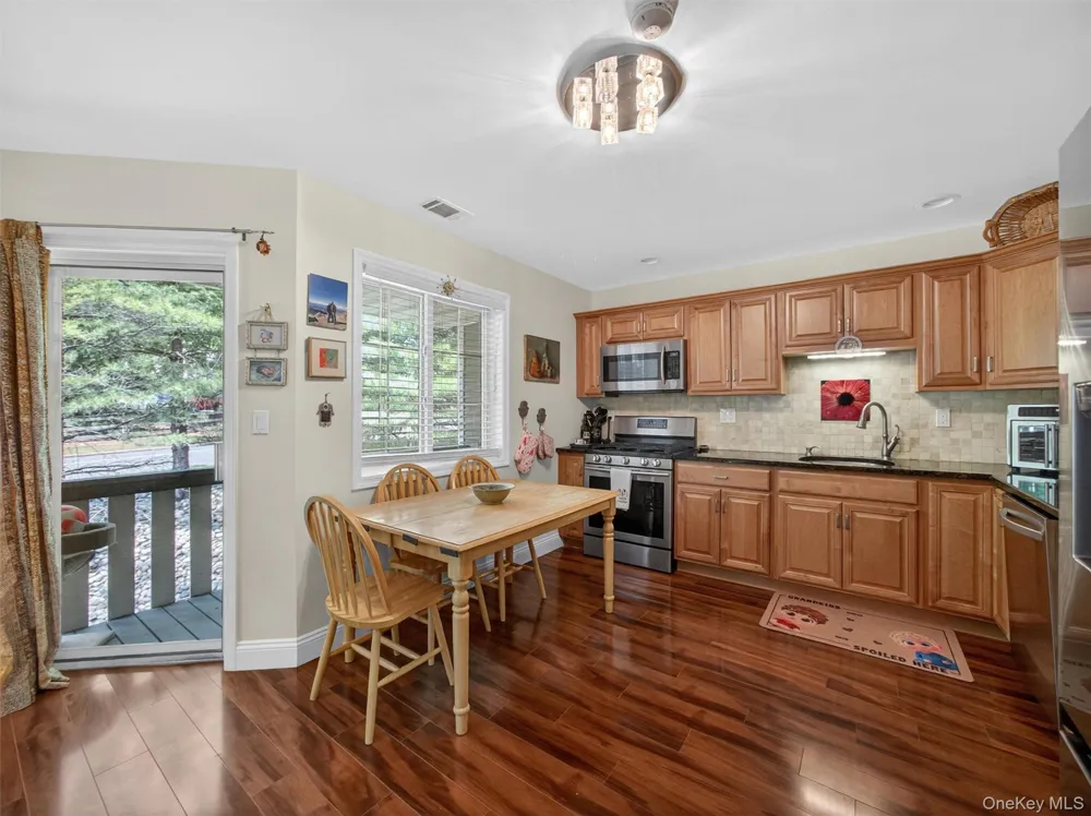 198 Eagle Ridge Way Nanuet, NY 10954