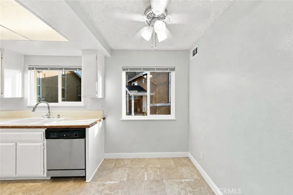 981 W Imperial Hwy #23 La Habra, CA 90631
