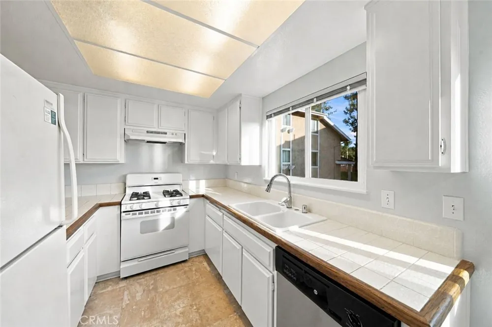 981 W Imperial Hwy #23 La Habra, CA 90631