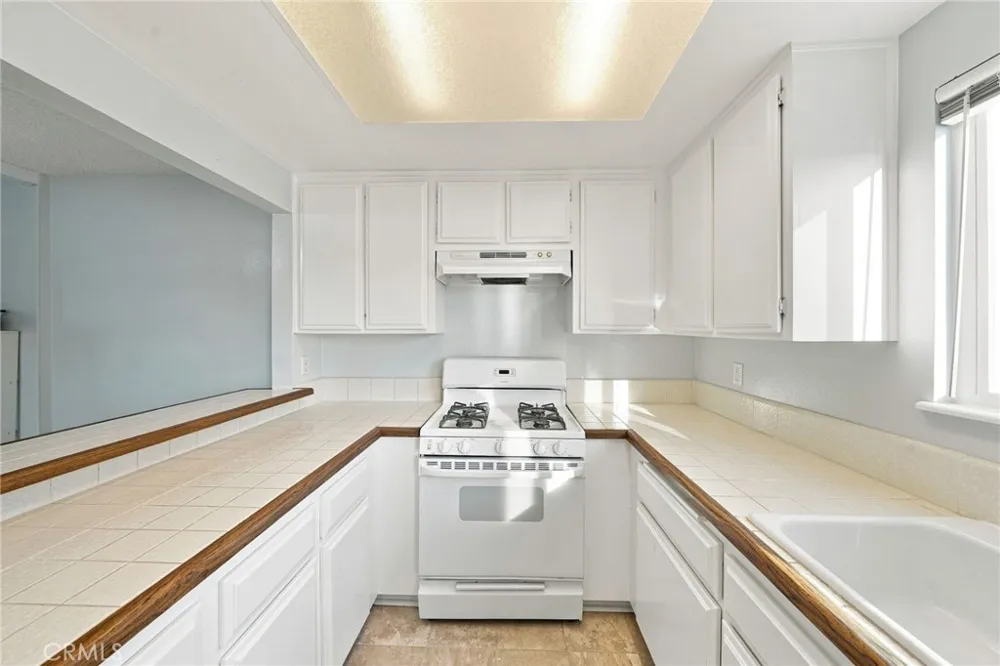 981 W Imperial Hwy #23 La Habra, CA 90631