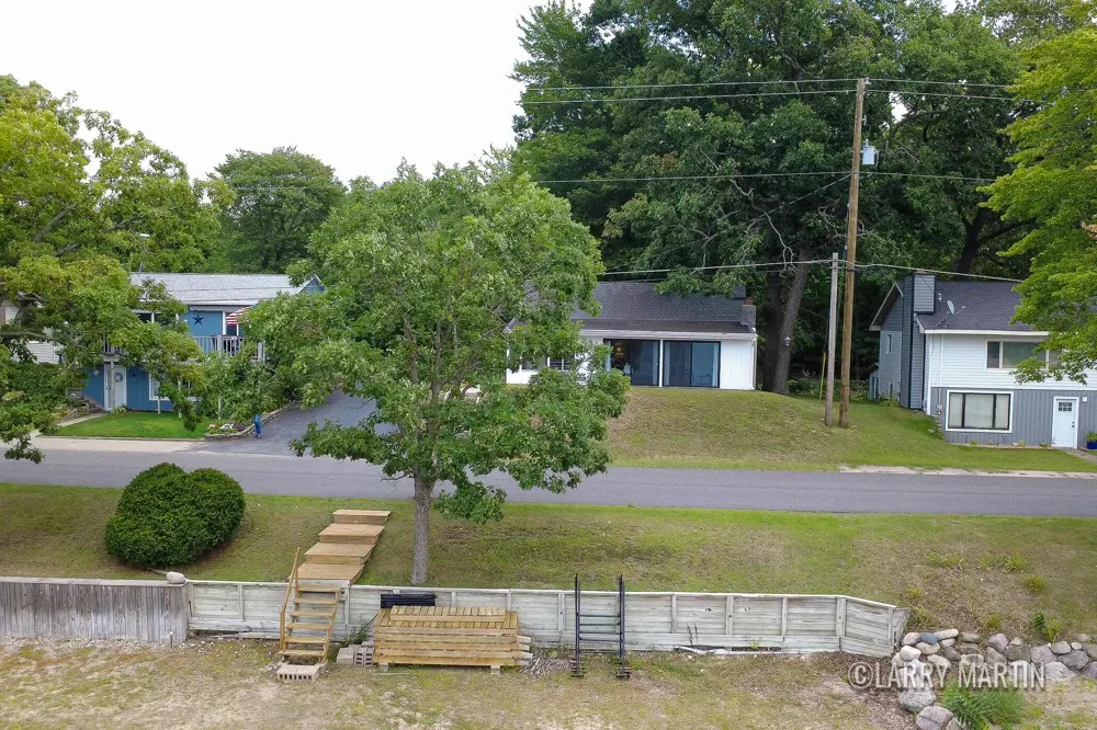 16510 Bass Lake Avenue NE Gowen, MI 49326
