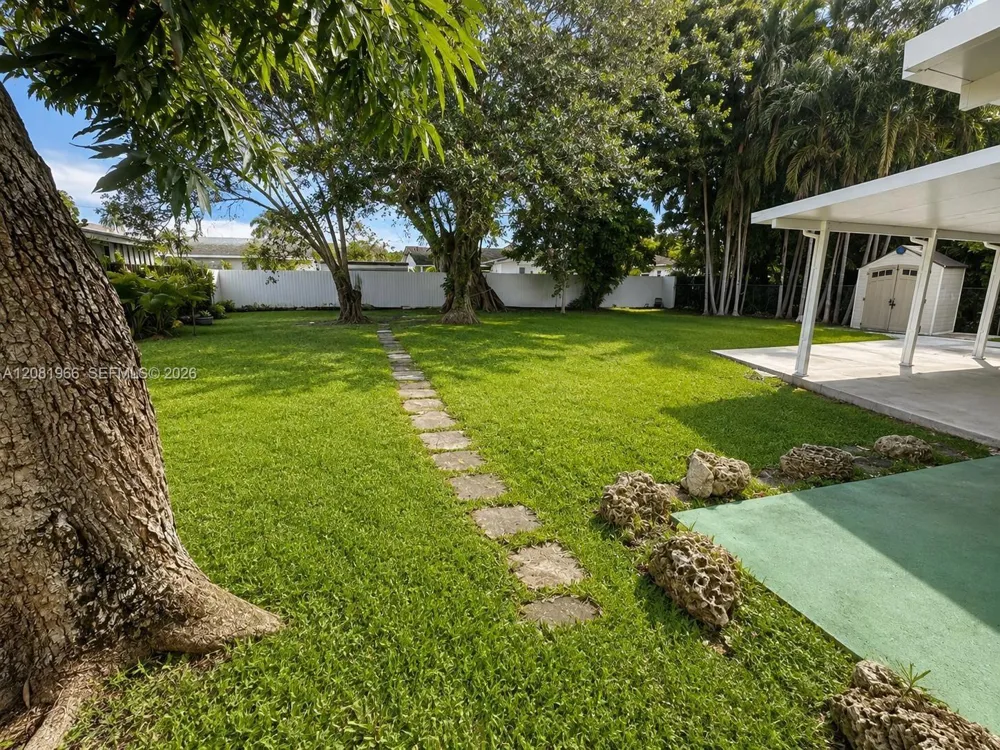 204 SW 7th Ave Hallandale Beach, FL 33009