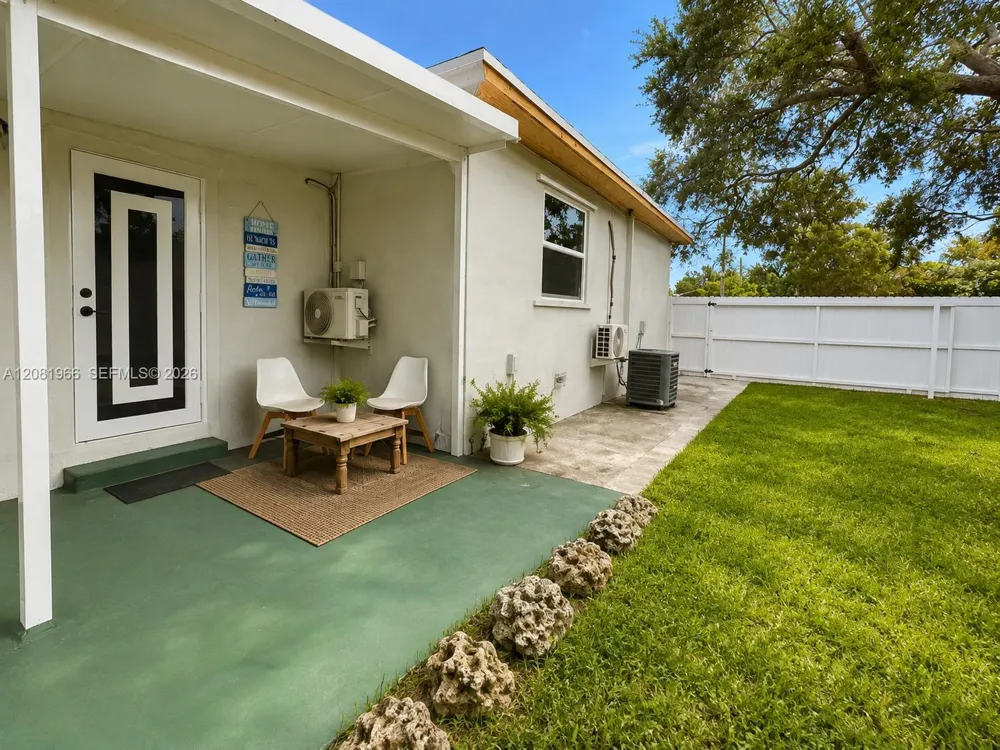 204 SW 7th Ave Hallandale Beach, FL 33009