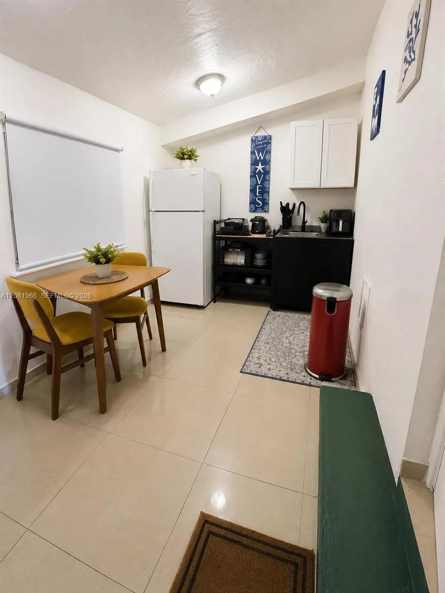 204 SW 7th Ave Hallandale Beach, FL 33009