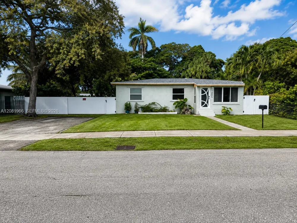 204 SW 7th Ave Hallandale Beach, FL 33009