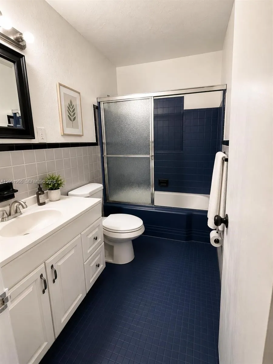 204 SW 7th Ave Hallandale Beach, FL 33009