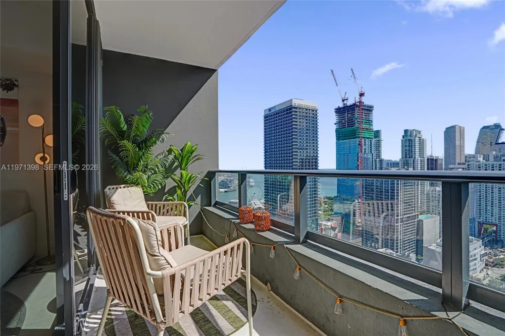 159 NE 6th St #3214 Miami, FL 33132
