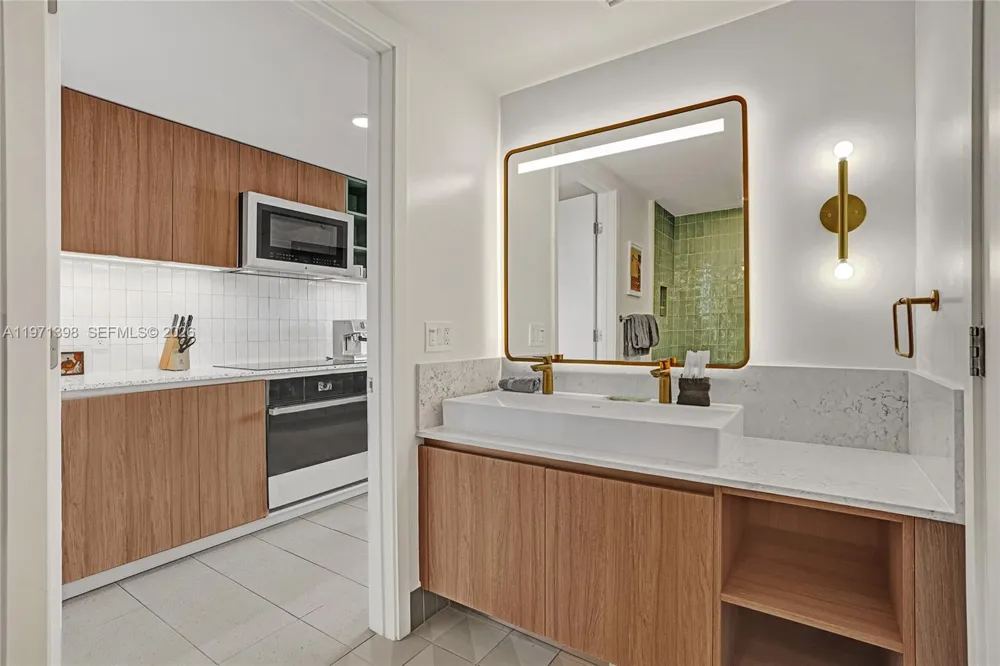159 NE 6th St #3214 Miami, FL 33132