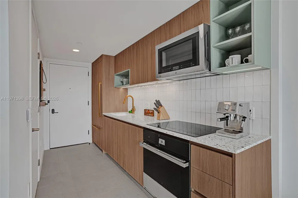 159 NE 6th St #3214 Miami, FL 33132