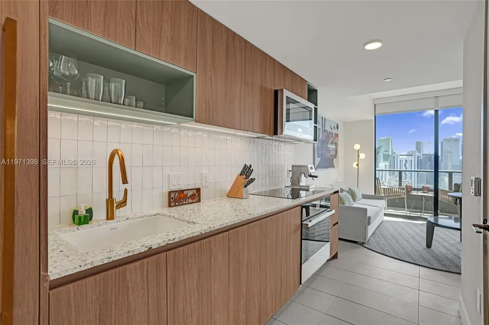 159 NE 6th St #3214 Miami, FL 33132