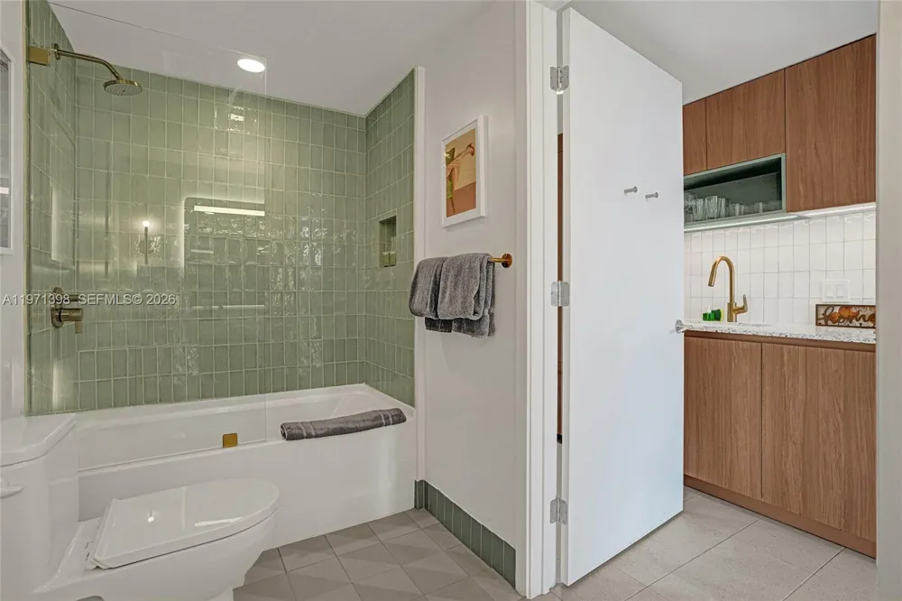 159 NE 6th St #3214 Miami, FL 33132