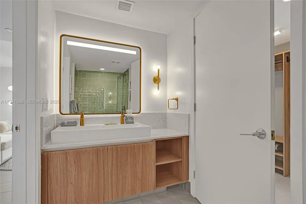 159 NE 6th St #3214 Miami, FL 33132