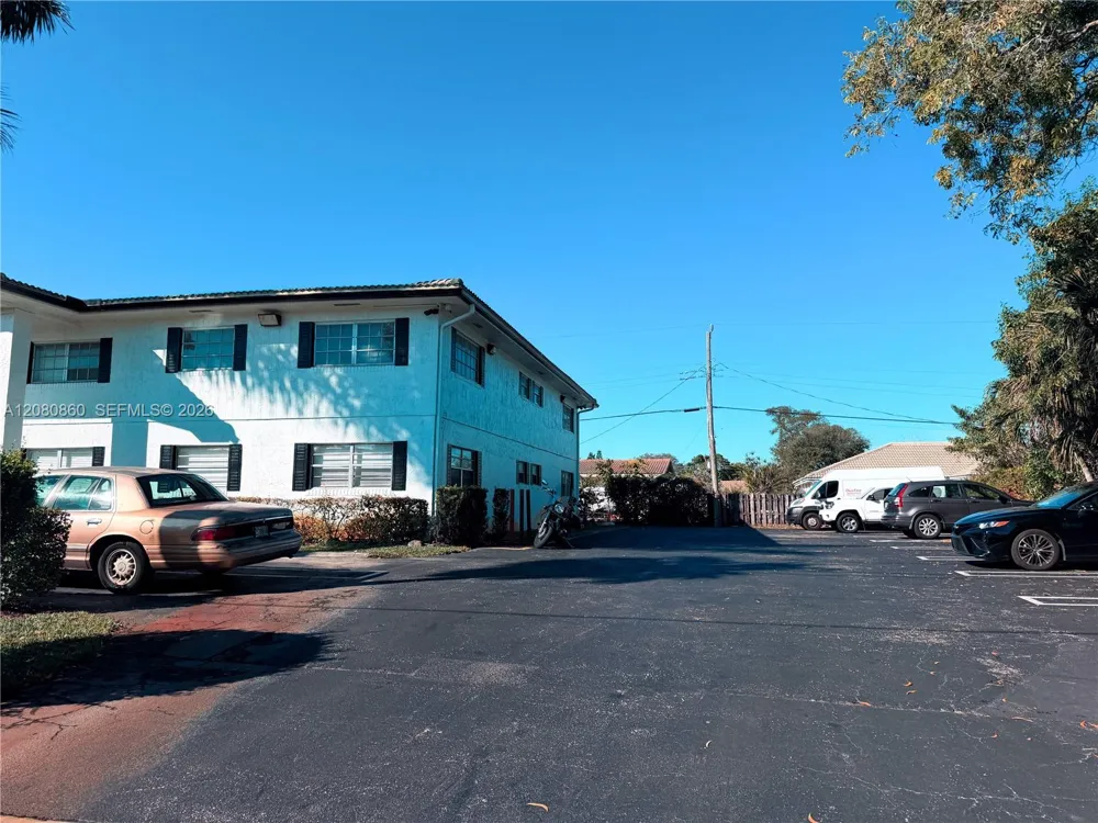 4240 Woodside Dr #2 Coral Springs, FL 33065