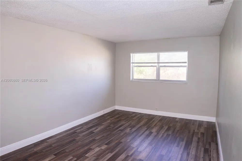 4240 Woodside Dr #2 Coral Springs, FL 33065