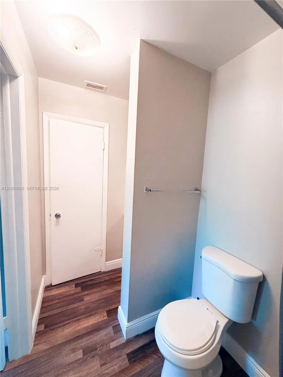 4240 Woodside Dr #2 Coral Springs, FL 33065