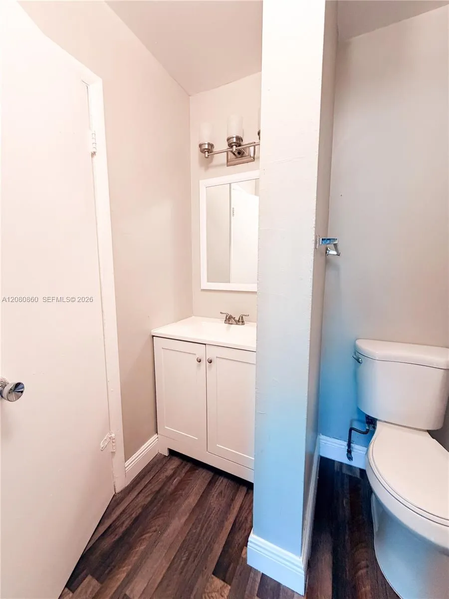 4240 Woodside Dr #2 Coral Springs, FL 33065