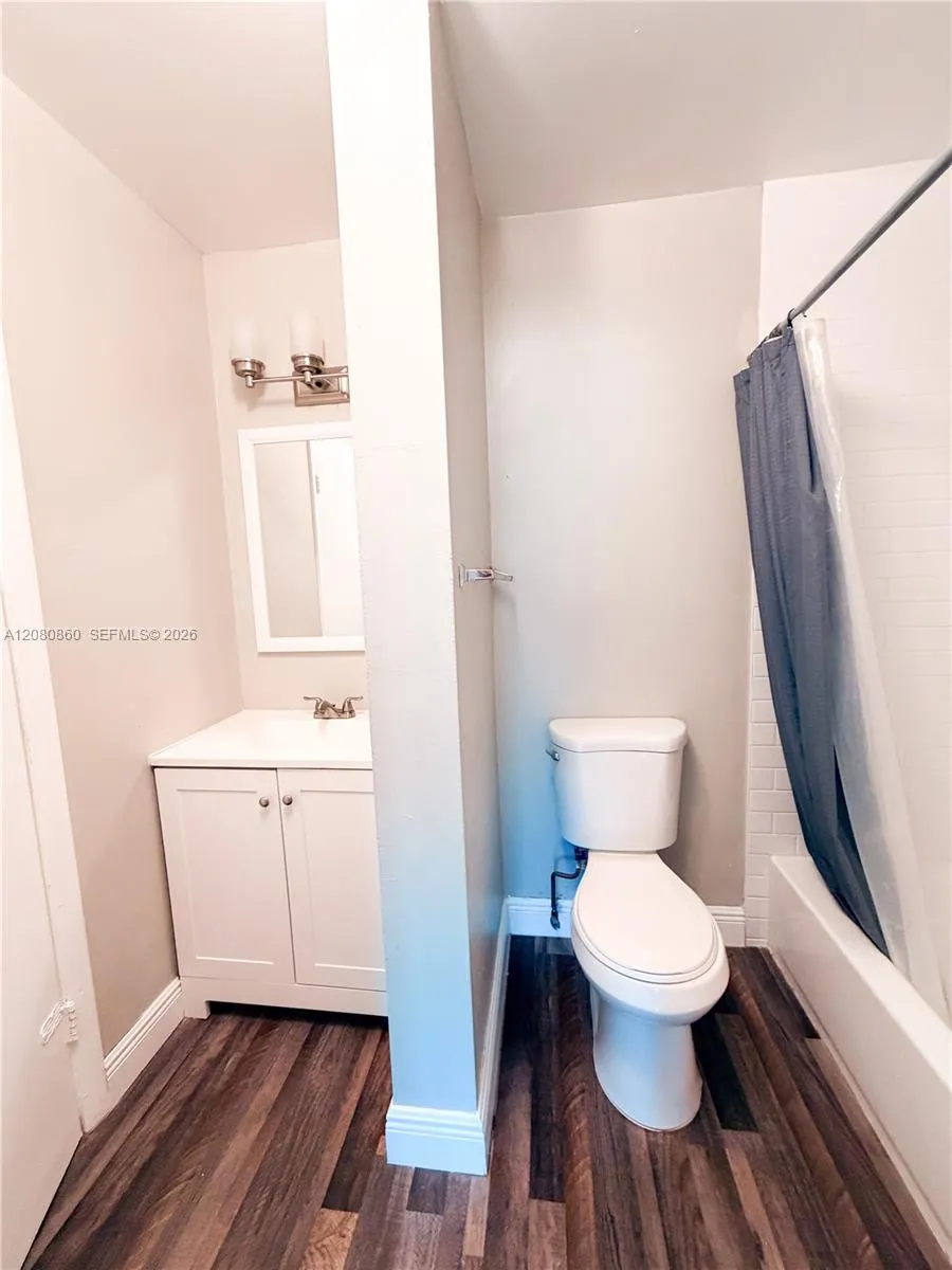 4240 Woodside Dr #2 Coral Springs, FL 33065