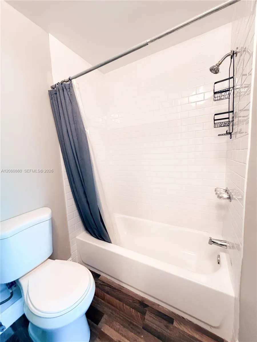 4240 Woodside Dr #2 Coral Springs, FL 33065