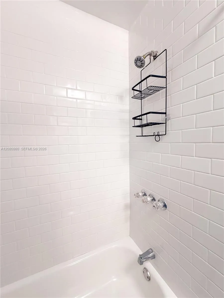 4240 Woodside Dr #2 Coral Springs, FL 33065