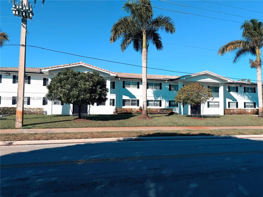 4240 Woodside Dr #2 Coral Springs, FL 33065
